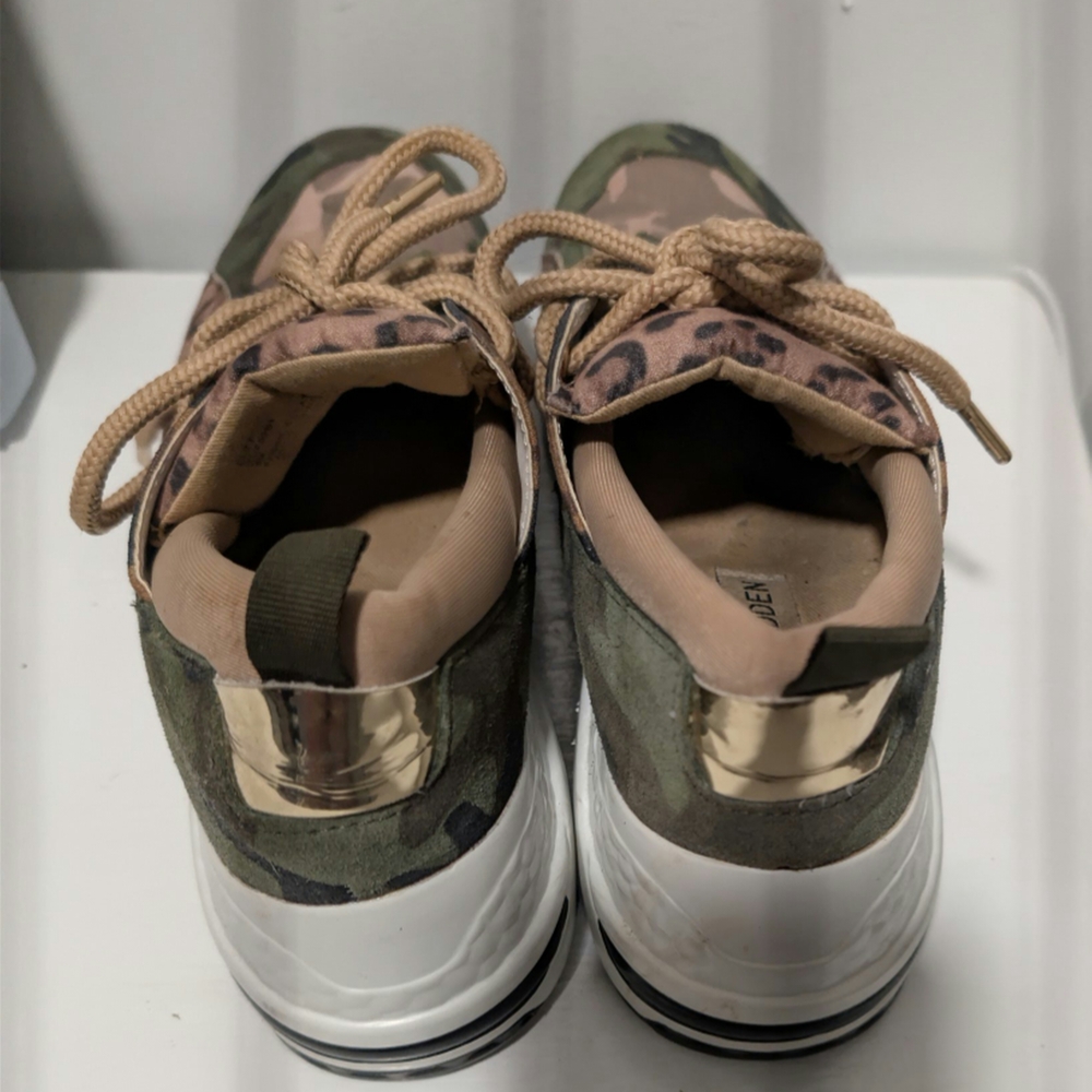 Steve Madden  Womens Sneakers    Size  9 M